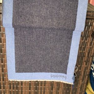 Light blue scarf. 100% cashmere, made in Italy.